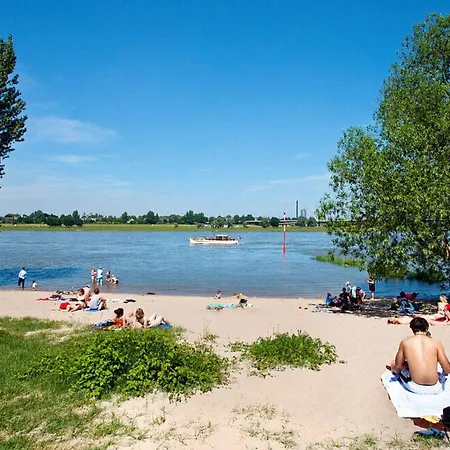 Square 8 دوسلدورف