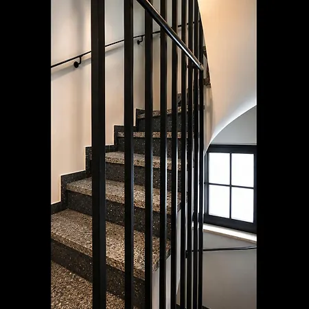 Apartment Square 8 *